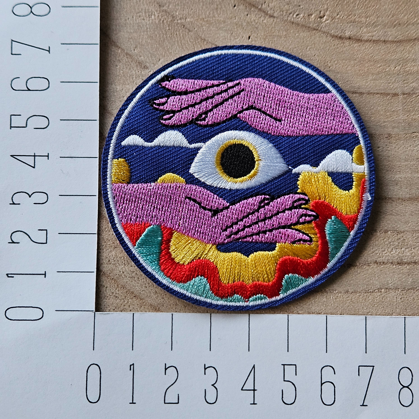 Strijk embleem  -  Iron on Patch - Oog met handen