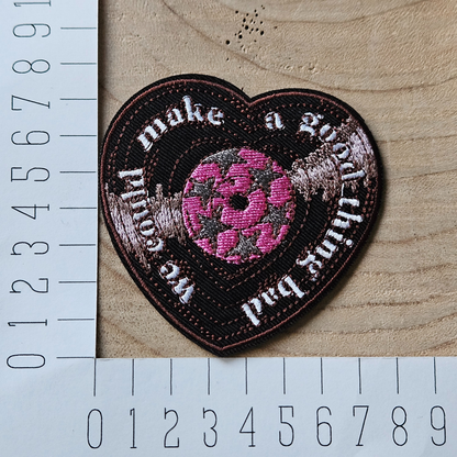 Strijk embleem  -  Iron on Patch - LP in hart vorm - We could make