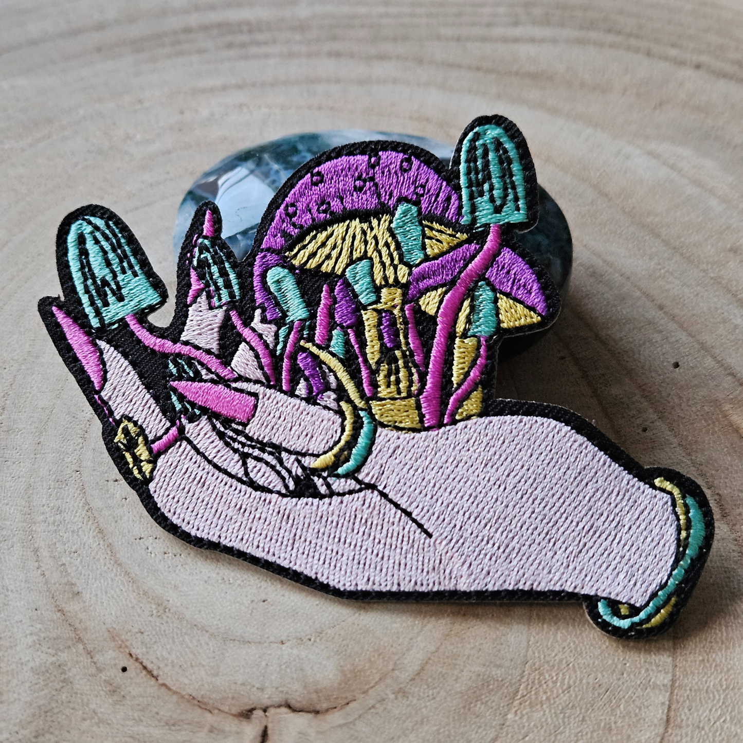 Strijk embleem  -  Iron on Patch - Honden - Hand met paddenstoelen