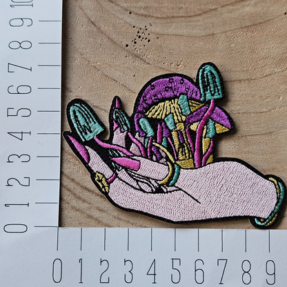 Strijk embleem  -  Iron on Patch - Honden - Hand met paddenstoelen