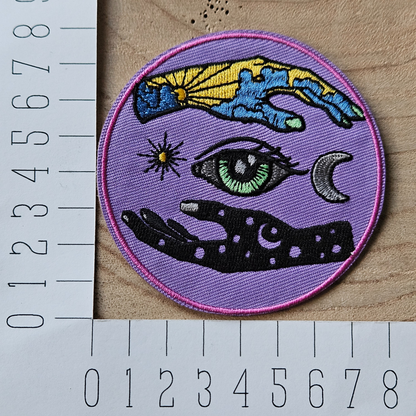 Strijk embleem  -  Iron on Patch - Oog met handen - zon en maan
