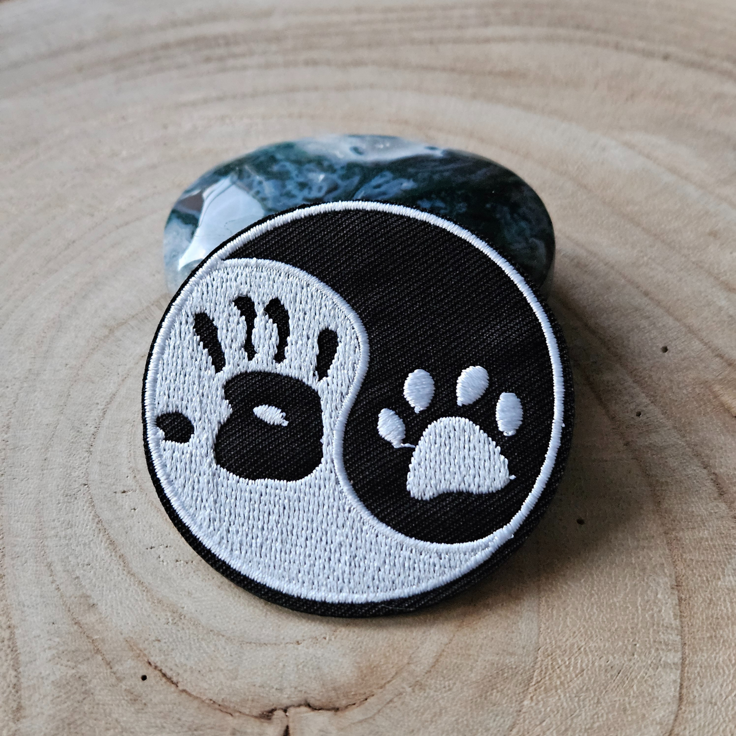 Strijk embleem  -  Iron on Patch - TYin Yang - Hond mens