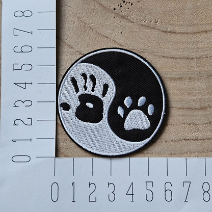 Strijk embleem  -  Iron on Patch - TYin Yang - Hond mens