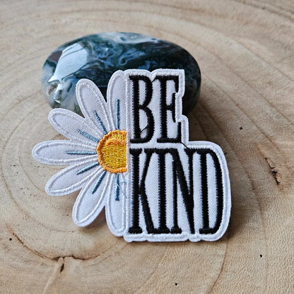 Strijk embleem  -  Iron on Patch - Be kind - Madelief