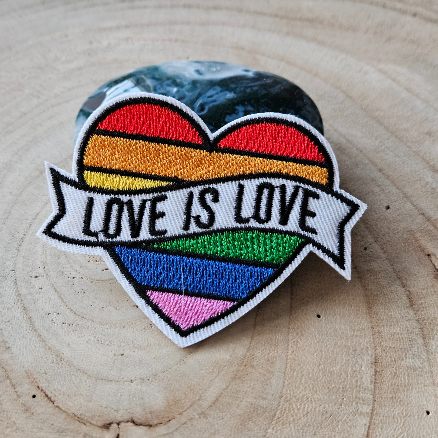 Strijk embleem  -  Iron on Patch - Regenboog hart - Love is love