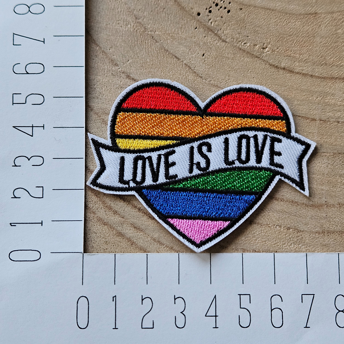 Strijk embleem  -  Iron on Patch - Regenboog hart - Love is love