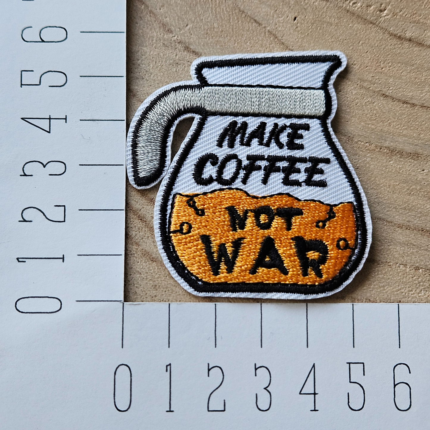 Strijk embleem  -  Iron on Patch - Make coffee not war