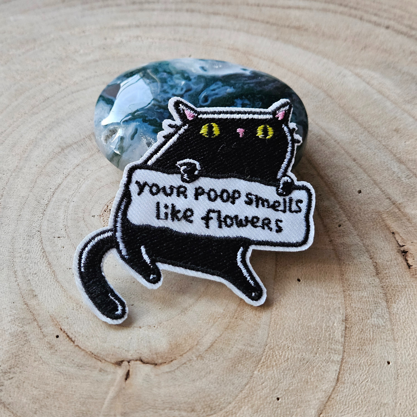 Strijk embleem  -  Iron on Patch - Zwarte kat your poop smells like flowers