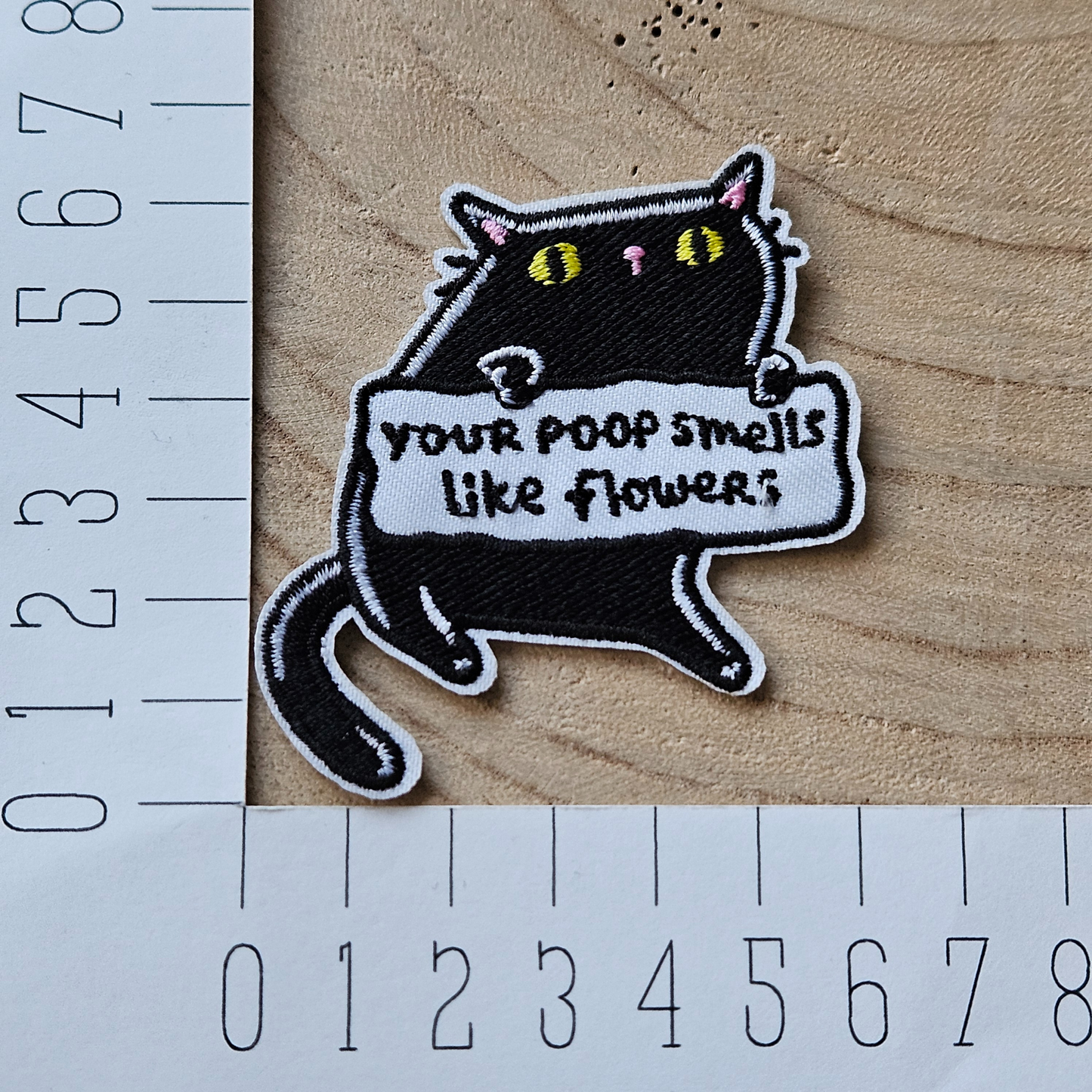 Strijk embleem  -  Iron on Patch - Zwarte kat your poop smells like flowers