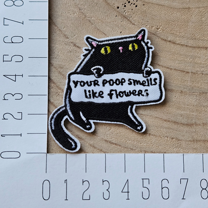 Strijk embleem  -  Iron on Patch - Zwarte kat your poop smells like flowers