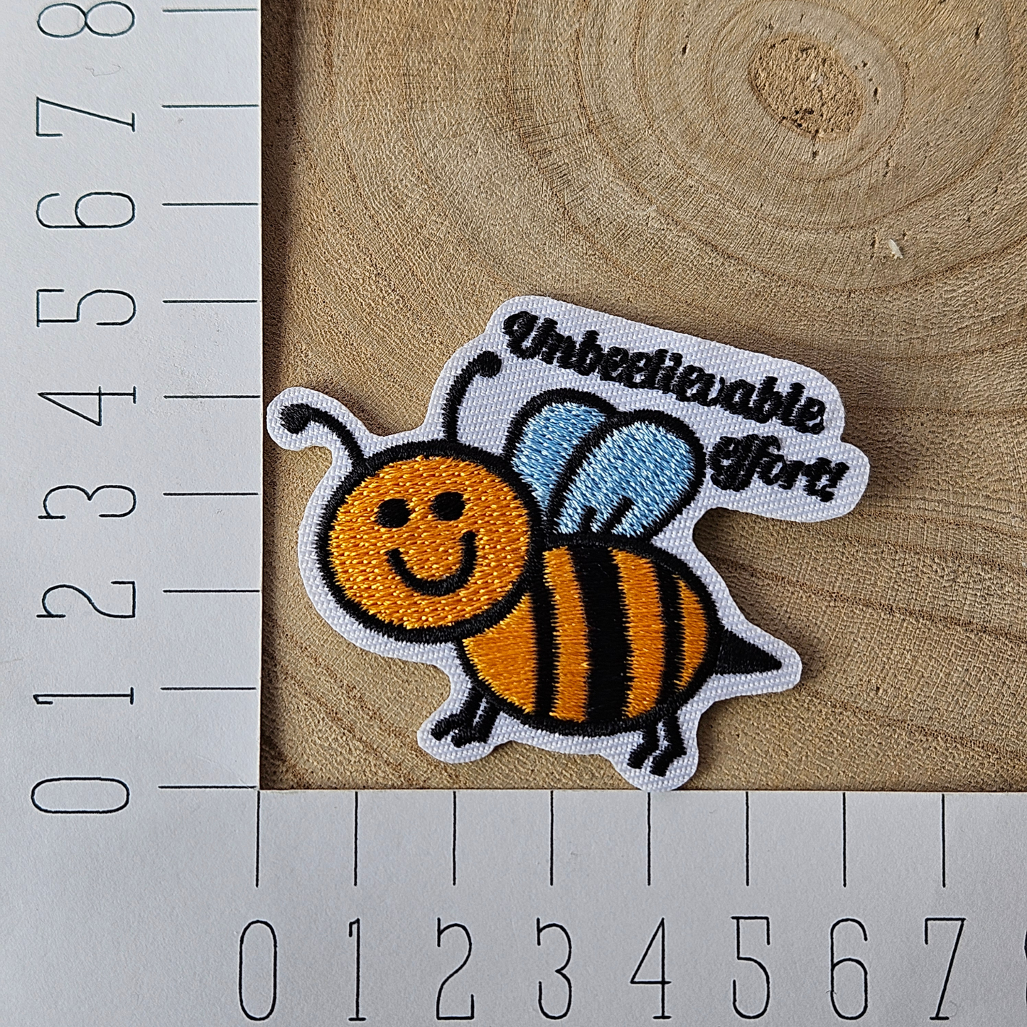 Strijk embleem  -  Iron on Patch - Bij - Unbeelievable effort!