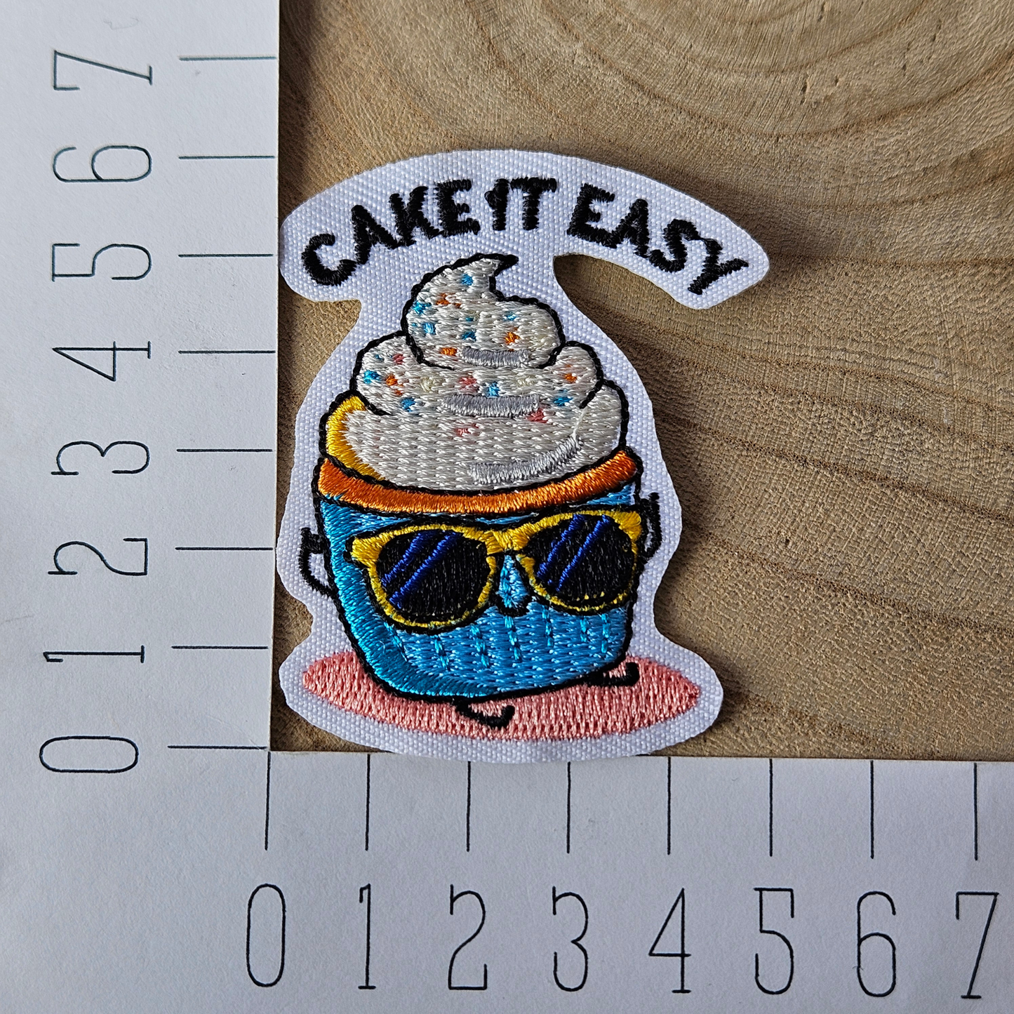 Strijk embleem  -  Iron on Patch  - Cupcake - Cake it easy