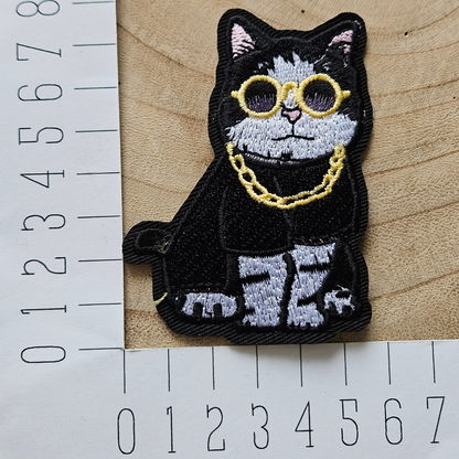 Strijk embleem  -  Iron on Patch - Kat met gouden kettingen