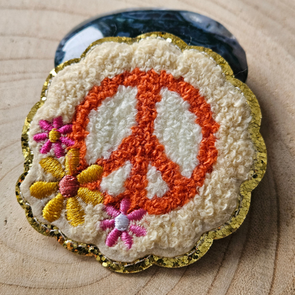 Strijk embleem  -  Iron on Patch - Fluffy vredesteken met bloemen