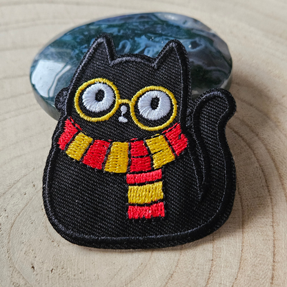 Strijk embleem  -  Iron on Patch - Zwarte kat met sjaal