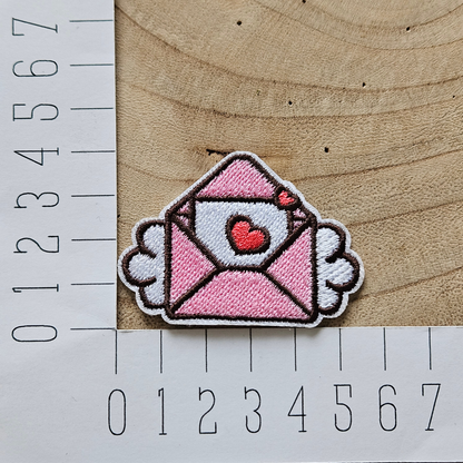 Strijk embleem - Iron on Patch -  Envelop met vleugels