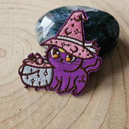 Strijk embleem  -  Iron on Patch - Paarse kat met ketel en hoed