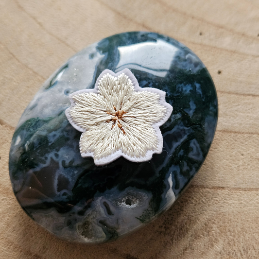 Strijk embleem - Iron on Patch - Witte bloem
