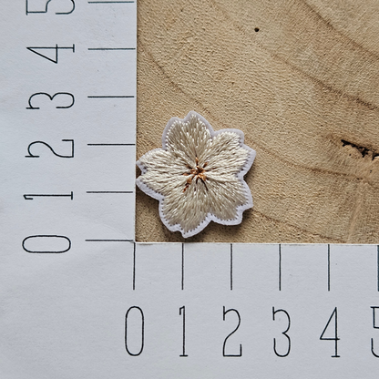 Strijk embleem - Iron on Patch - Witte bloem