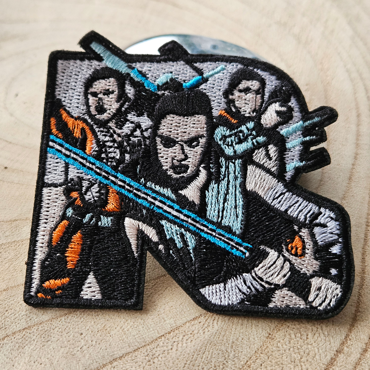 Strijk embleem - Iron on Patch - Letter R Vechters