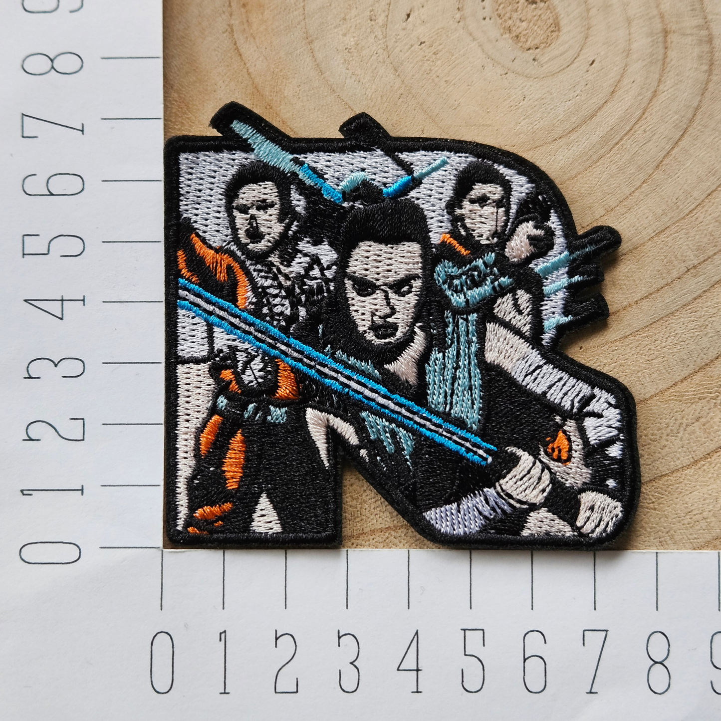 Strijk embleem - Iron on Patch - Letter R Vechters