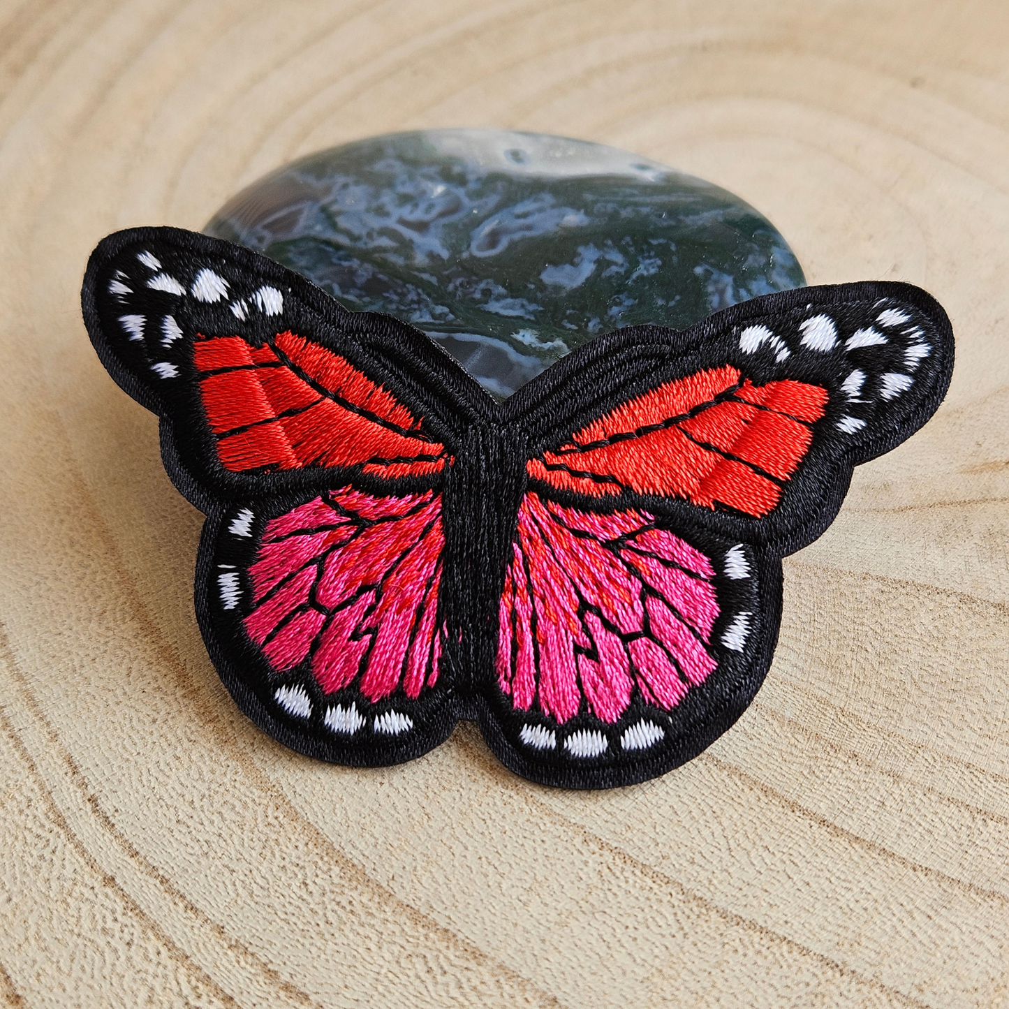 Strijk embleem - Iron on Patch - Vlinder rood / roze