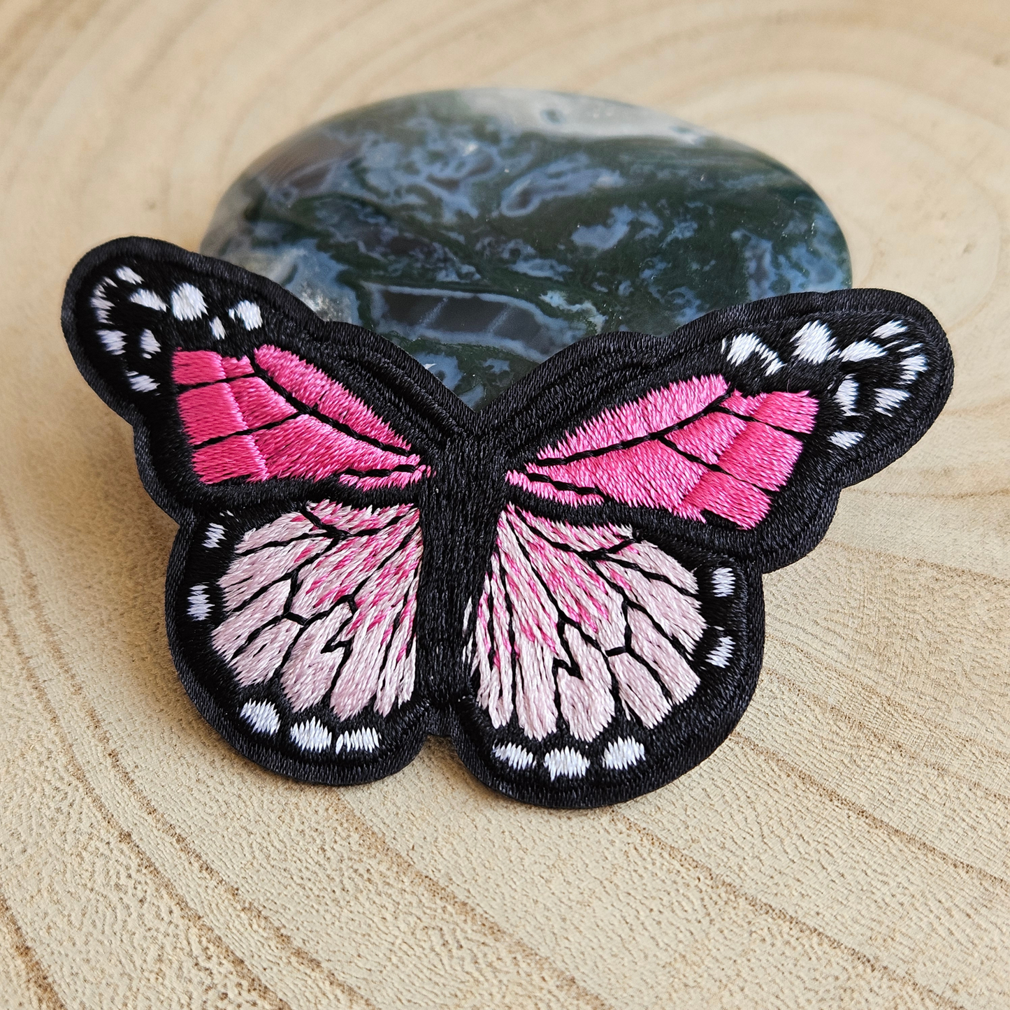 Strijk embleem - Iron on Patch - Vlinder licht roze