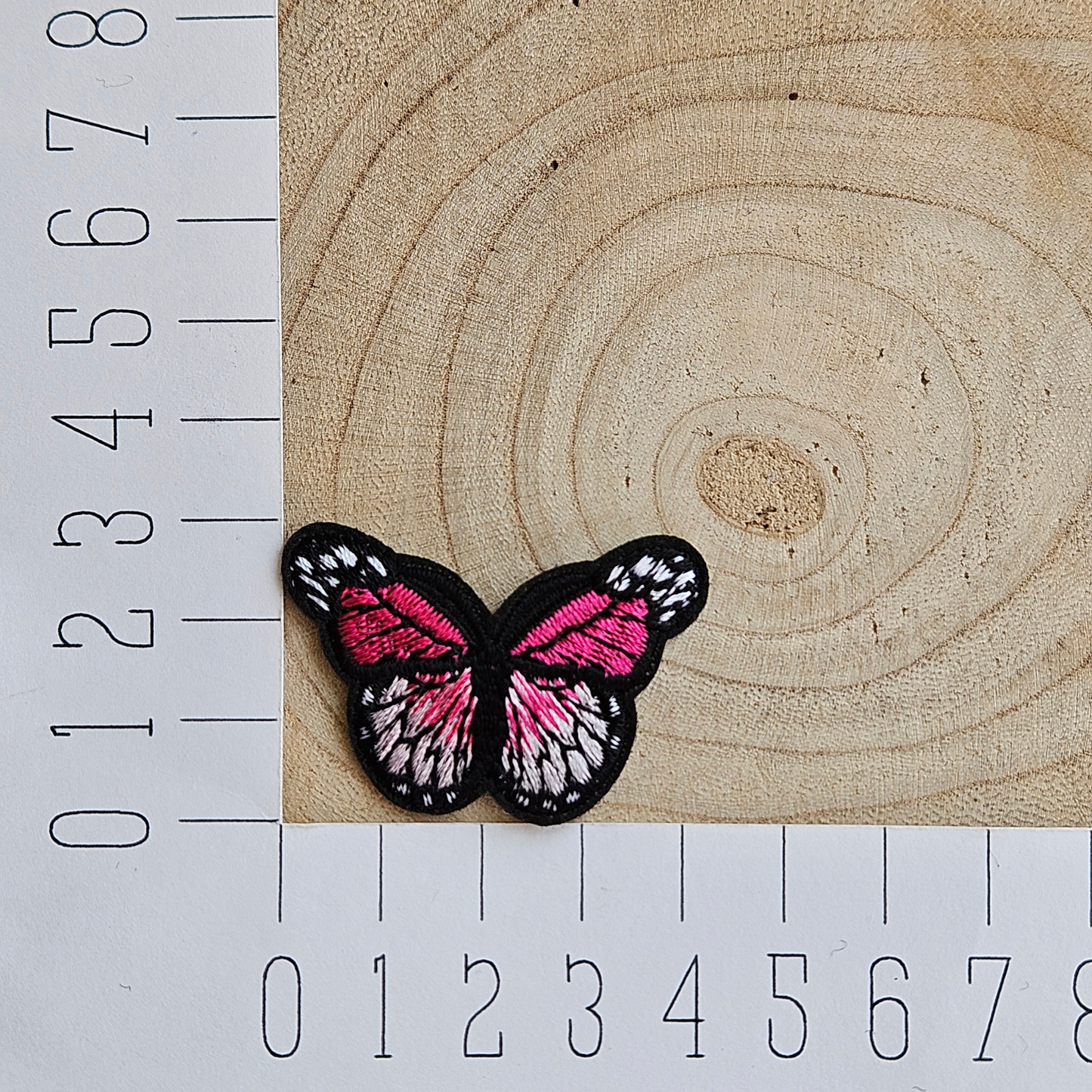 Strijk embleem - Iron on Patch - Vlinder klein roze