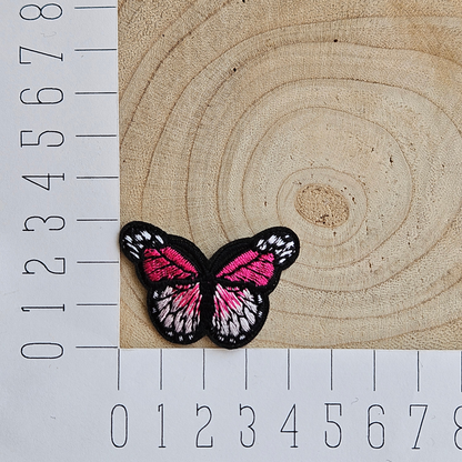 Strijk embleem - Iron on Patch - Vlinder klein roze