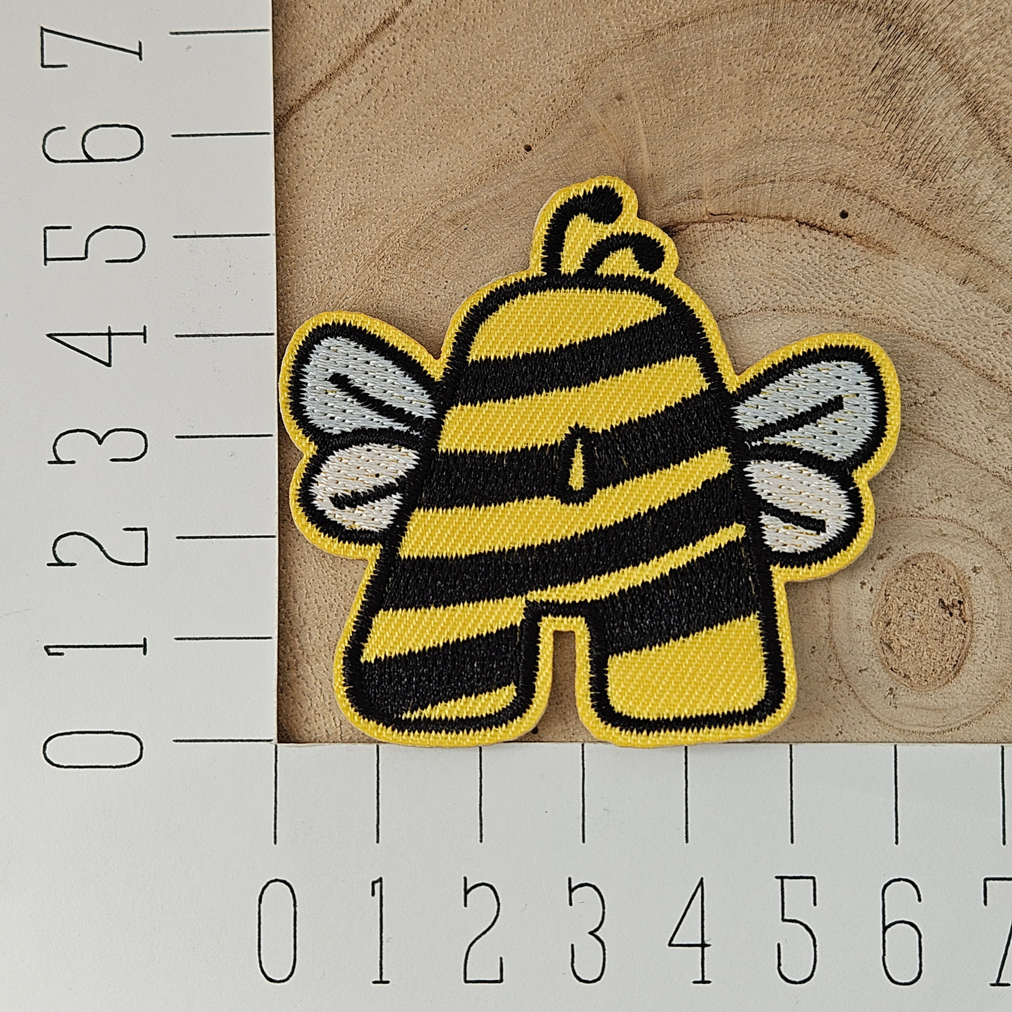 Strijk embleem - Iron on Patch - Bij alfabet letter A