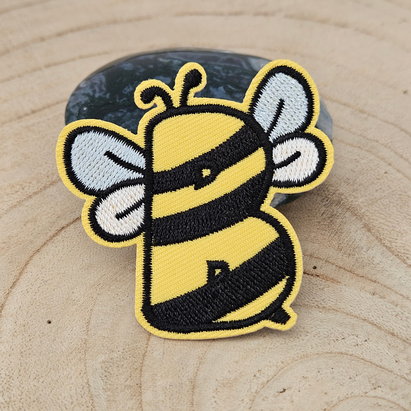Strijk embleem - Iron on Patch - Bij alfabet letter B