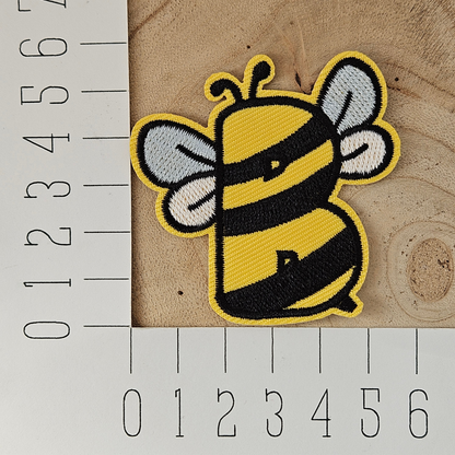 Strijk embleem - Iron on Patch - Bij alfabet letter B