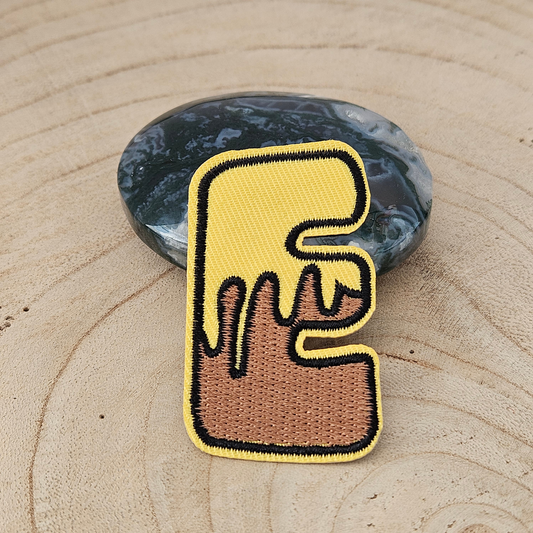 Strijk embleem - Iron on Patch - Bij alfabet letter E