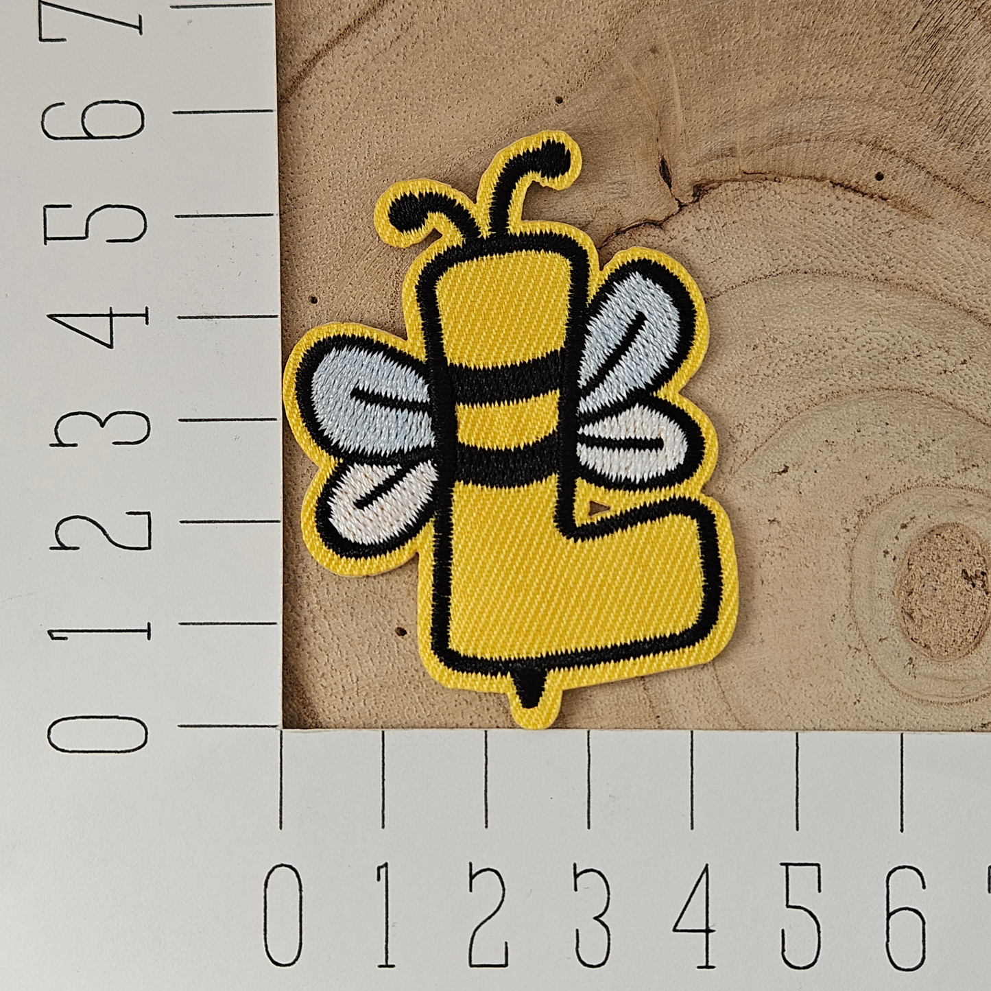 Strijk embleem - Iron on Patch - Bij alfabet letter L