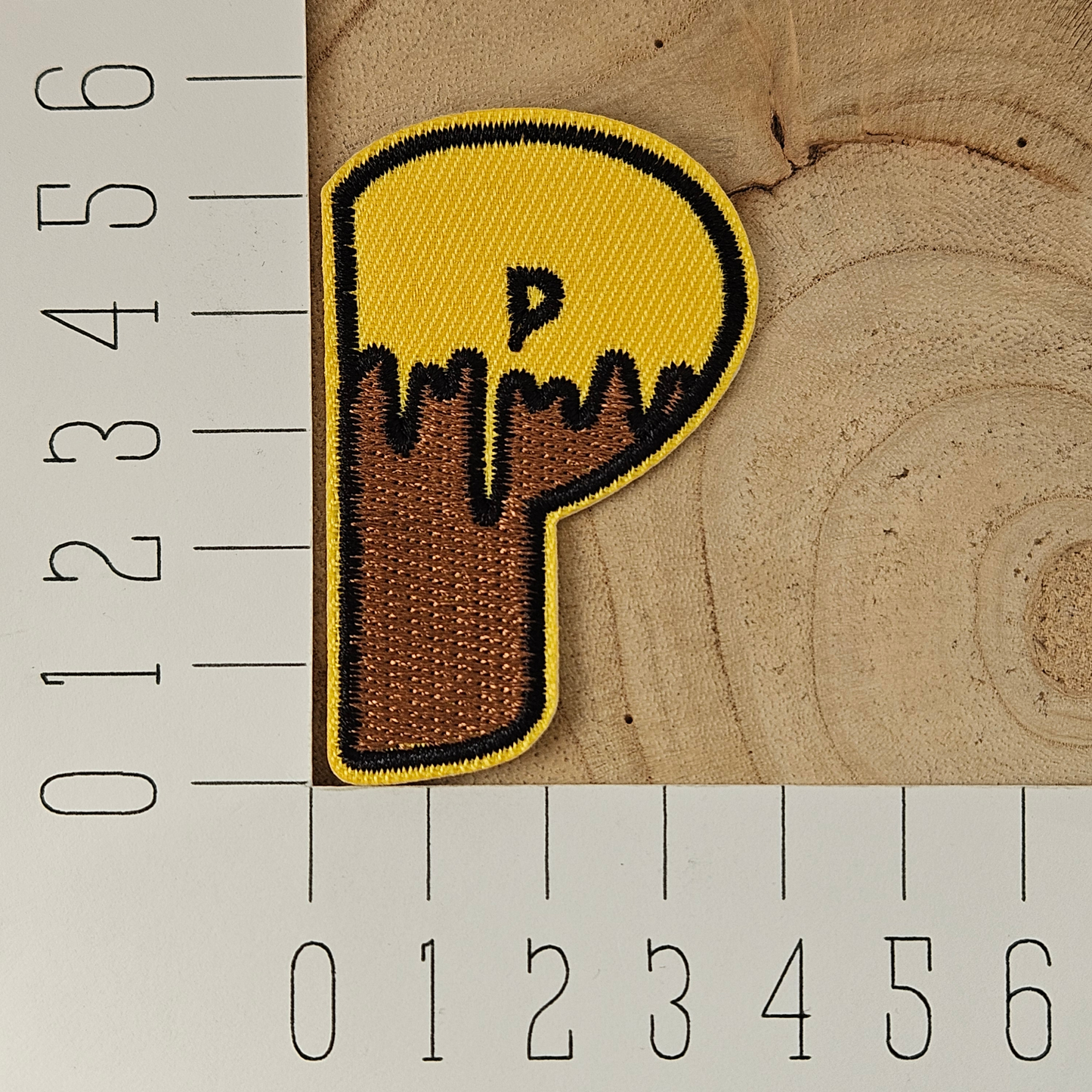 Strijk embleem - Iron on Patch - Bij alfabet letter P