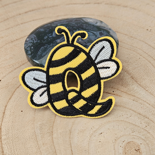 Strijk embleem - Iron on Patch - Bij alfabet letter Q
