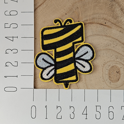 Strijk embleem - Iron on Patch - Bij alfabet letter T