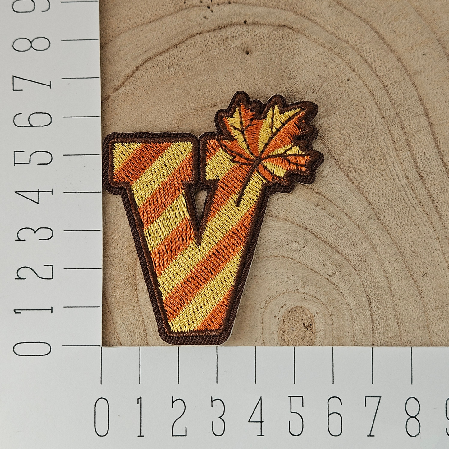 Strijk embleem - Iron on Patch - Herfst alfabet letter V