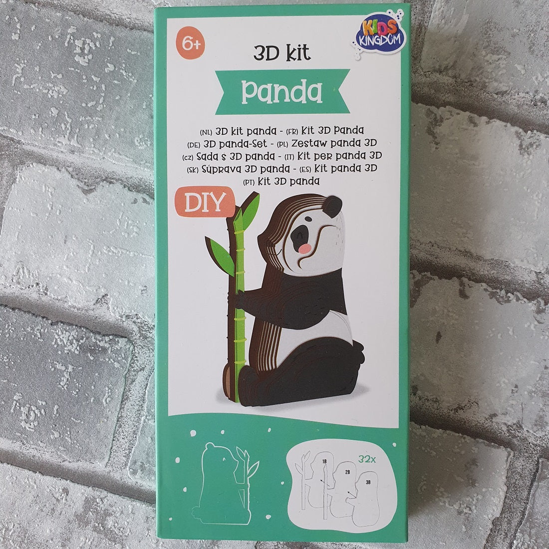 Diy kit voor het maken ven een 3d panda