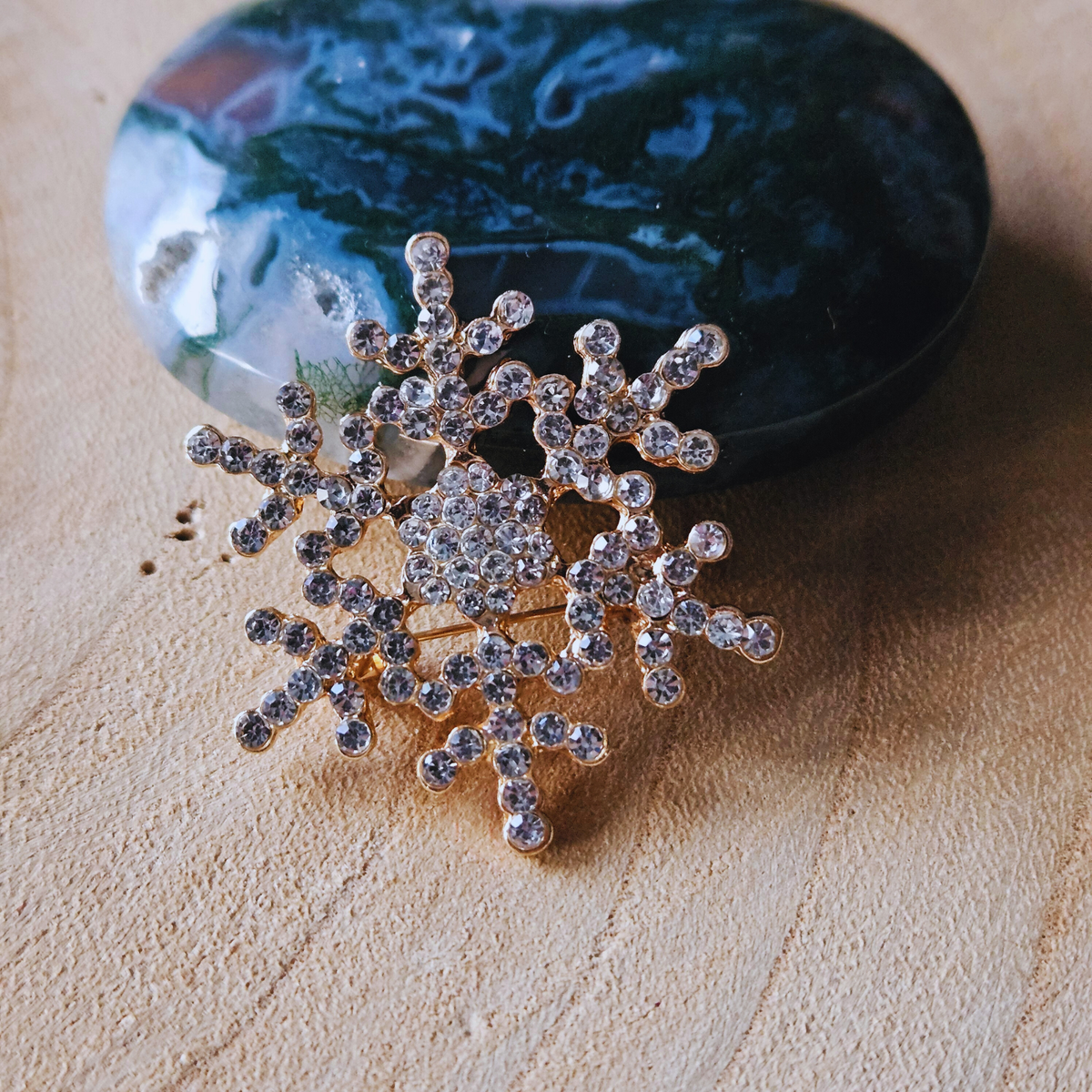 Broche - Sneeuwvlok met steentjes - goud