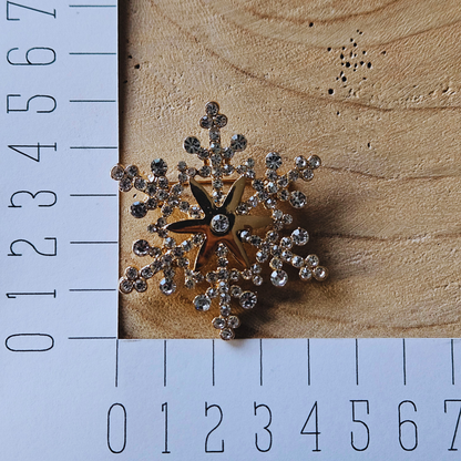 Broche - Sneeuwvlok met ster - goud