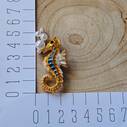 Broche - Zeepaardje geel