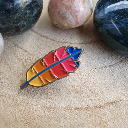 Enamel pin regenboog veer