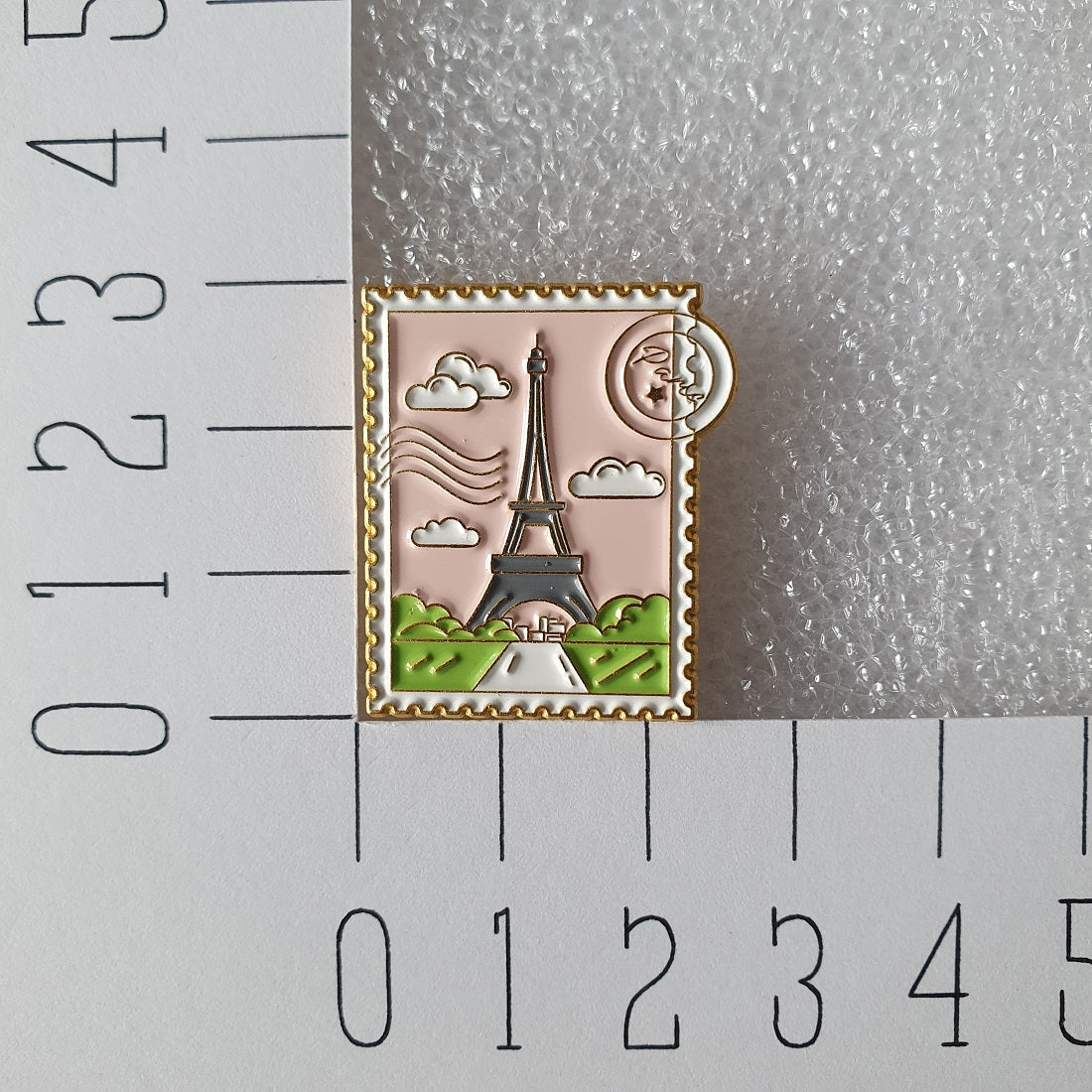 Enamel pin postzegel met eiffeltoren afmeting