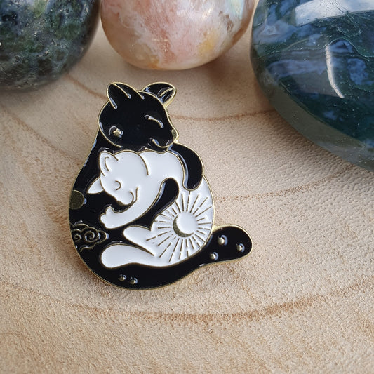 Enamel pin katten