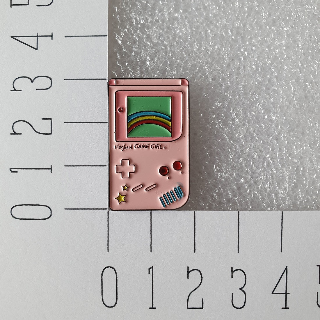 Enamel pin spelcomputer afmeting