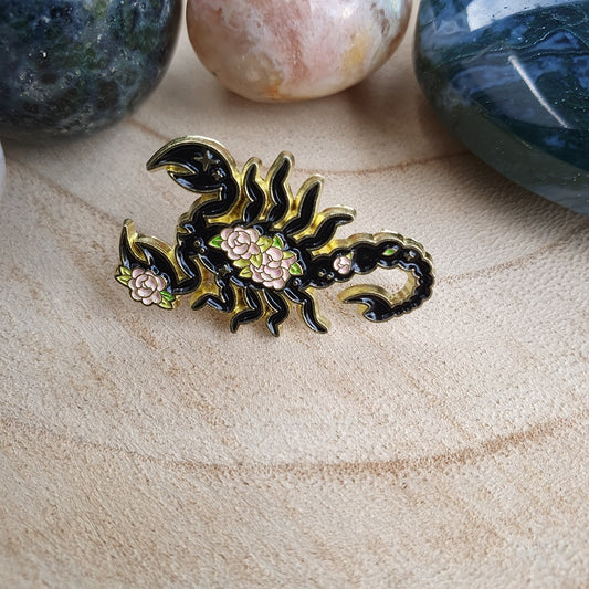 Enamel pin schorpioen