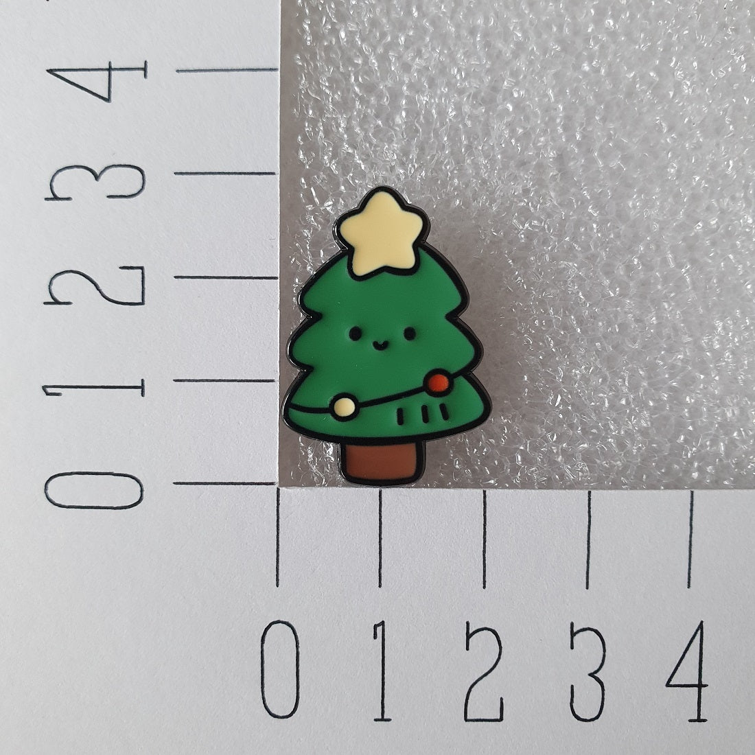 Enamel pin kerstboom afmeting