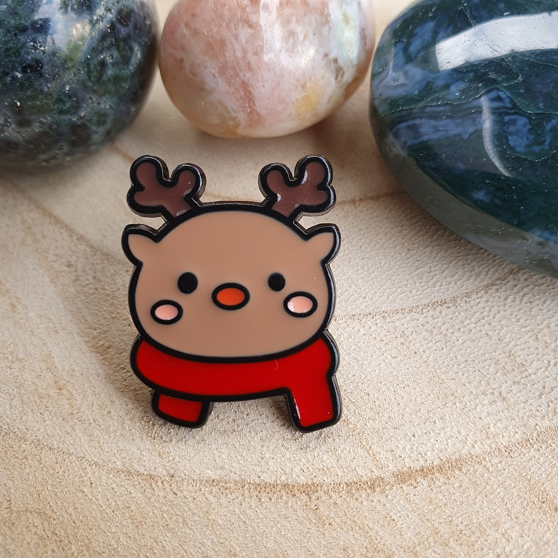 Enamel pin rendier