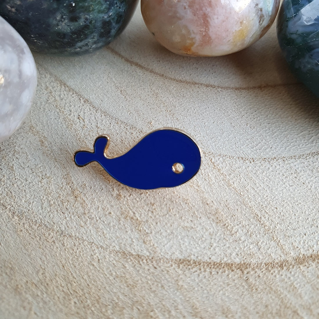 Enamel pin walvis